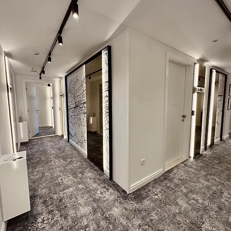 The Place 87 Apartment *